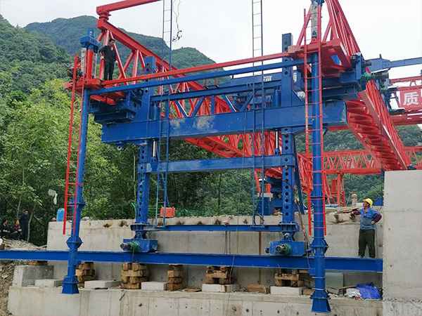 半導(dǎo)梁架橋機(jī)