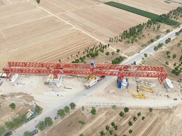 四川50米節(jié)段拼架橋機(jī)