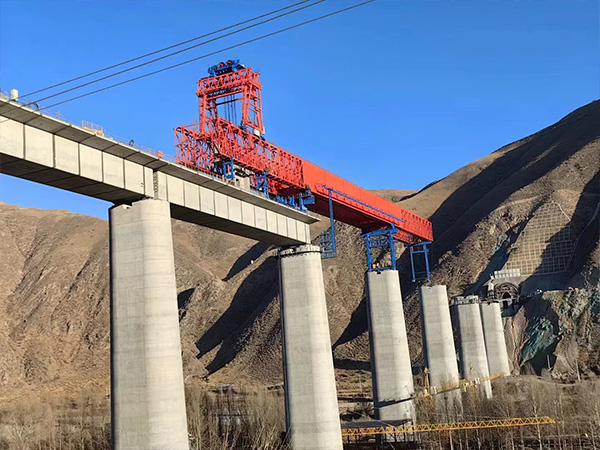 跨鐵路線節(jié)段拼架橋機(jī)